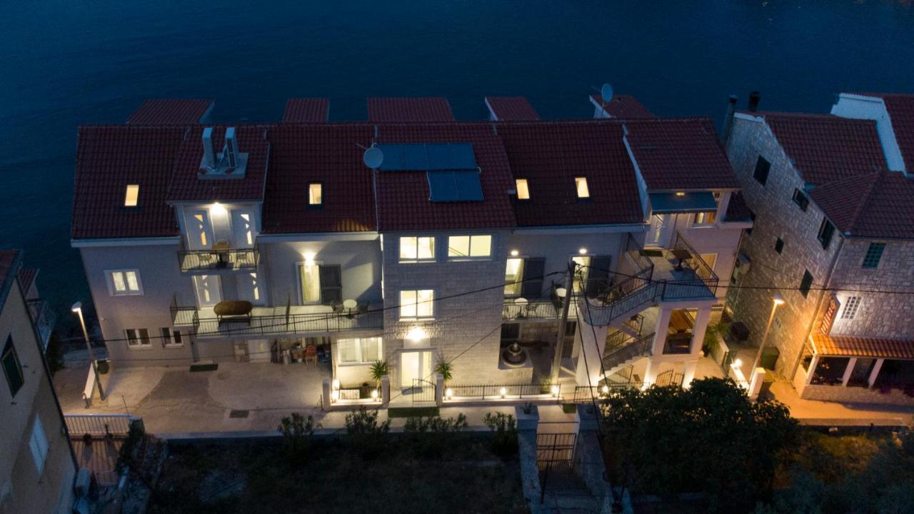 Royal Rina Apartmani Stomorska Exterior foto