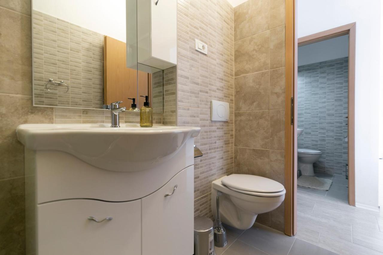 Royal Rina Apartmani Stomorska Exterior foto