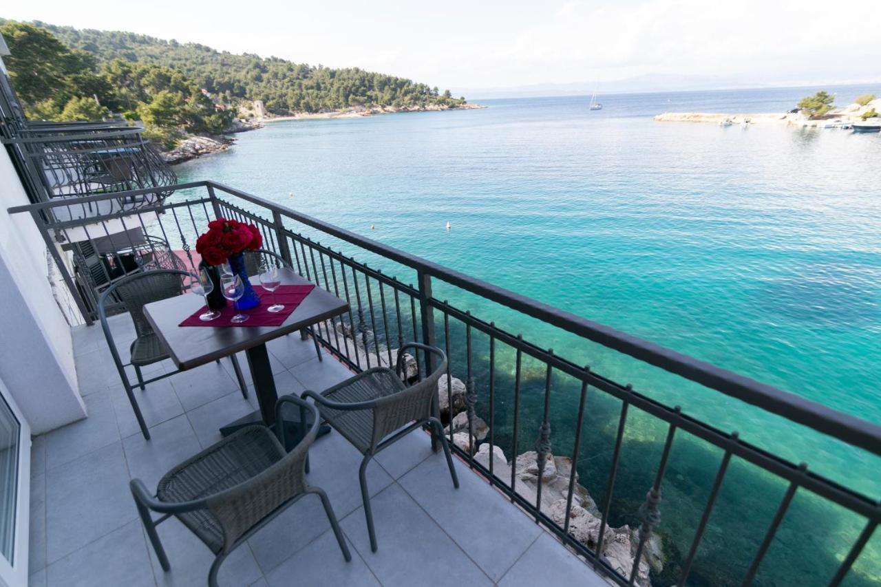 Royal Rina Apartmani Stomorska Exterior foto