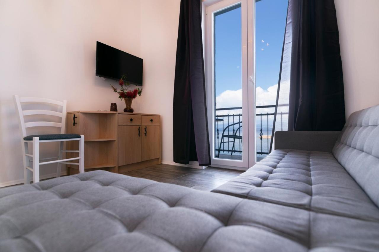 Royal Rina Apartmani Stomorska Exterior foto