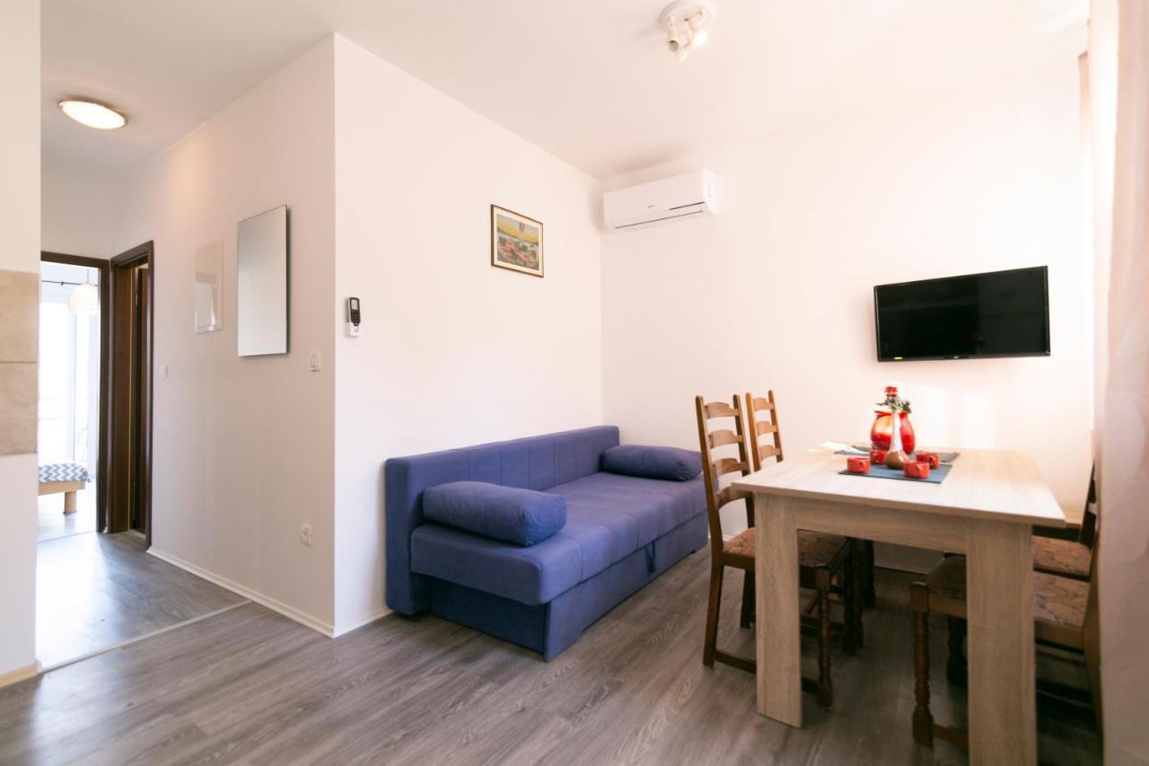 Royal Rina Apartmani Stomorska Exterior foto