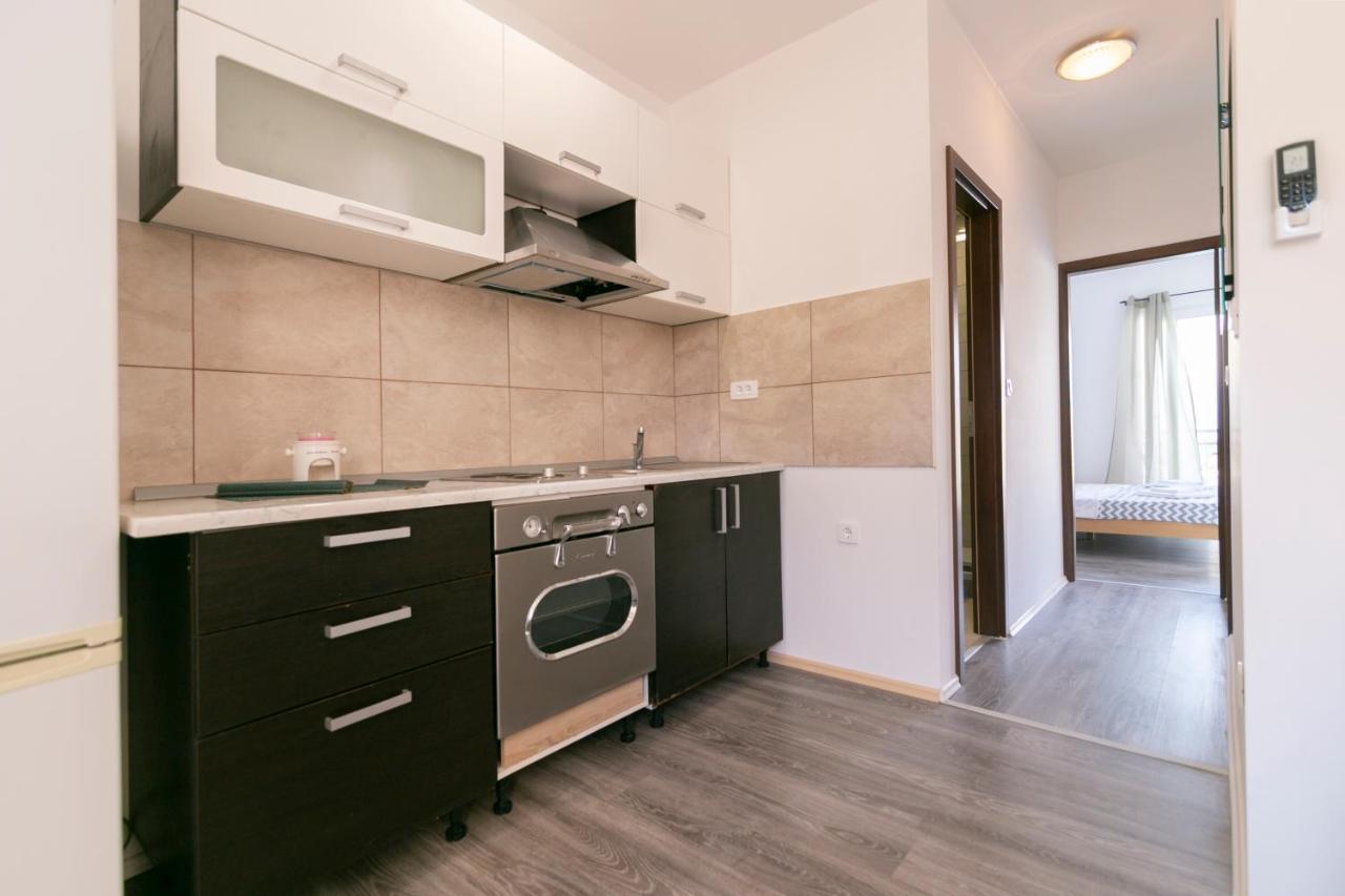 Royal Rina Apartmani Stomorska Exterior foto